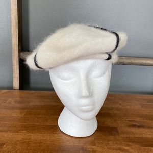 Woman’s Off White and Black Wool Blend Beret